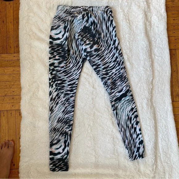 Nike Leg-A-See Windblur Leggings - Picture 11 of 12